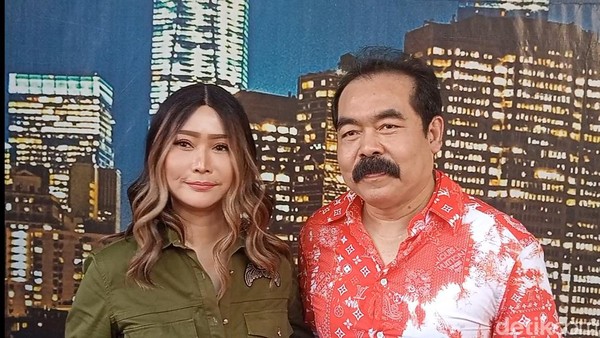 Adam Suseno Dilarikan ke RS, Inul Daratista Ungkap Ruang Tamu Berdarah
