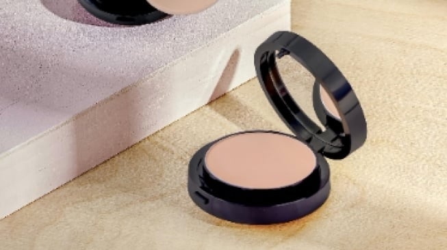 Bedak Padat Anti Minyak Murah? 4 Rekomendasi Terbaik!