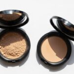 Bedak Tabur vs Padat: Kulit Berminyak, Mana Lebih Baik?