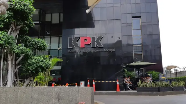 Bupati OKU Diperiksa KPK: Kasus Korupsi Proyek PUPR