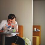 Burnout Kerja? 4 Tanda Bahaya Ini Tak Boleh Diabaikan