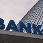 Era Digital: Bank Tutup Cabang, Transaksi Online Meroket!