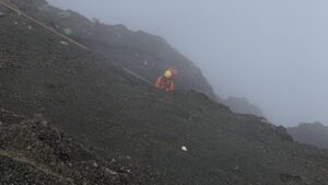 Evakuasi Jenazah Pendaki Brasil di Rinjani: Tantangan Berat Tim SAR