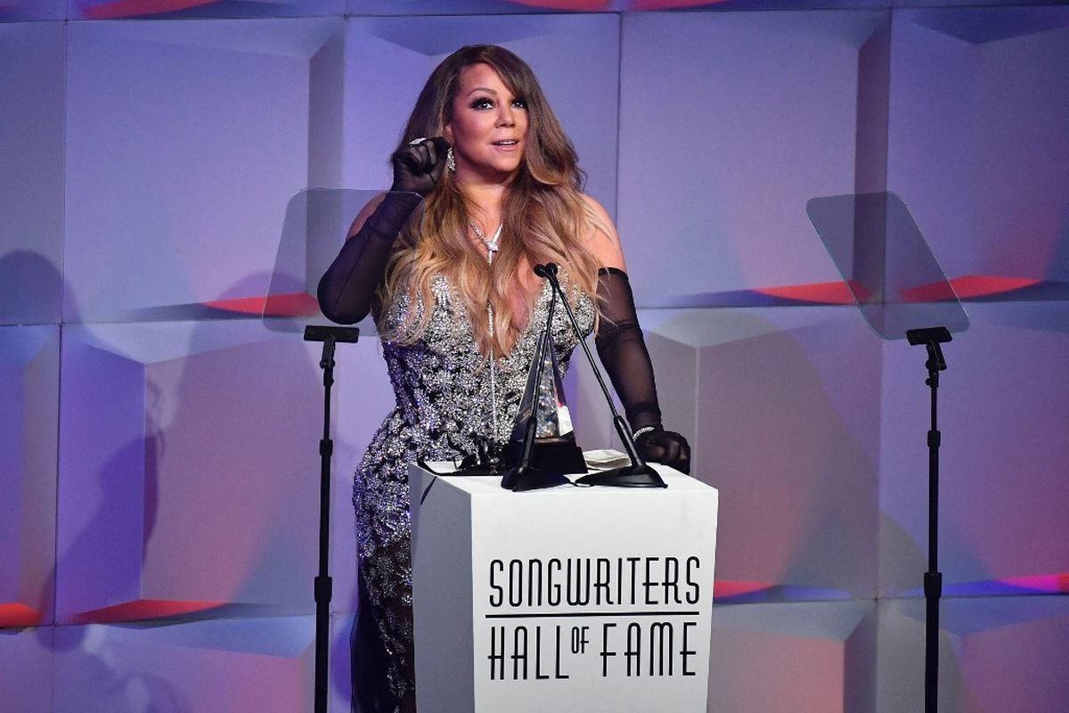 Gaya Mariah Carey: 5 Outfit Bling-bling Super Glamor