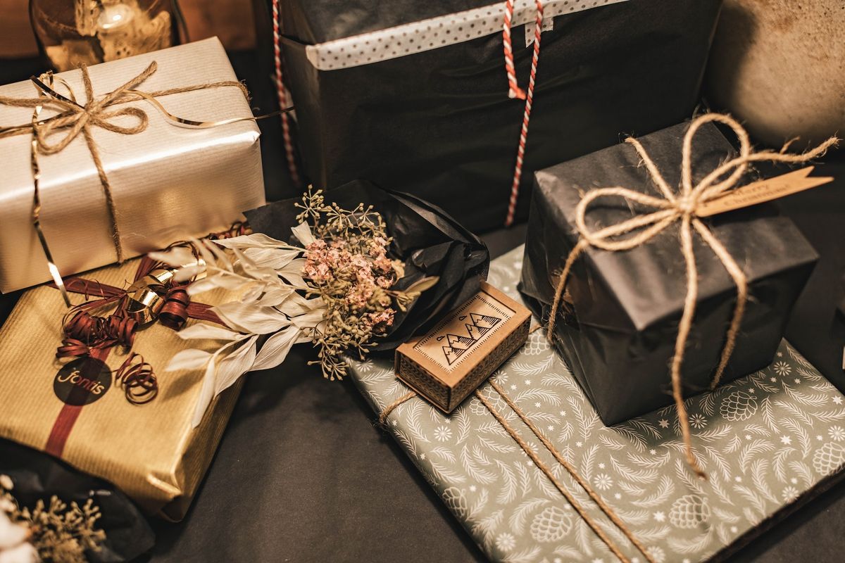 Gelang Emas Putih Mewah: 6 Hadiah Pernikahan Terbaik