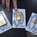 Harga Emas Antam Stabil? Cek Update Senin Rp1,942 Juta/gram