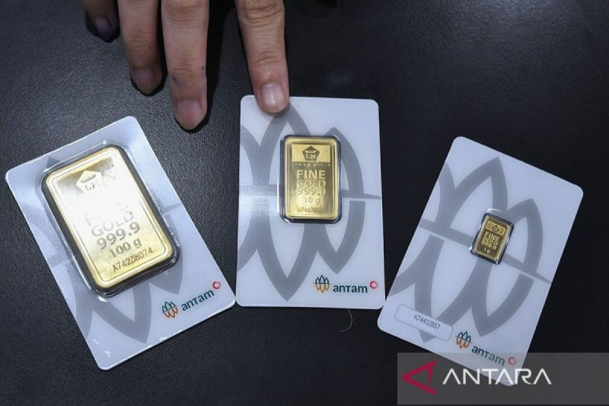 Harga Emas Antam Stabil? Cek Update Senin Rp1,942 Juta/gram