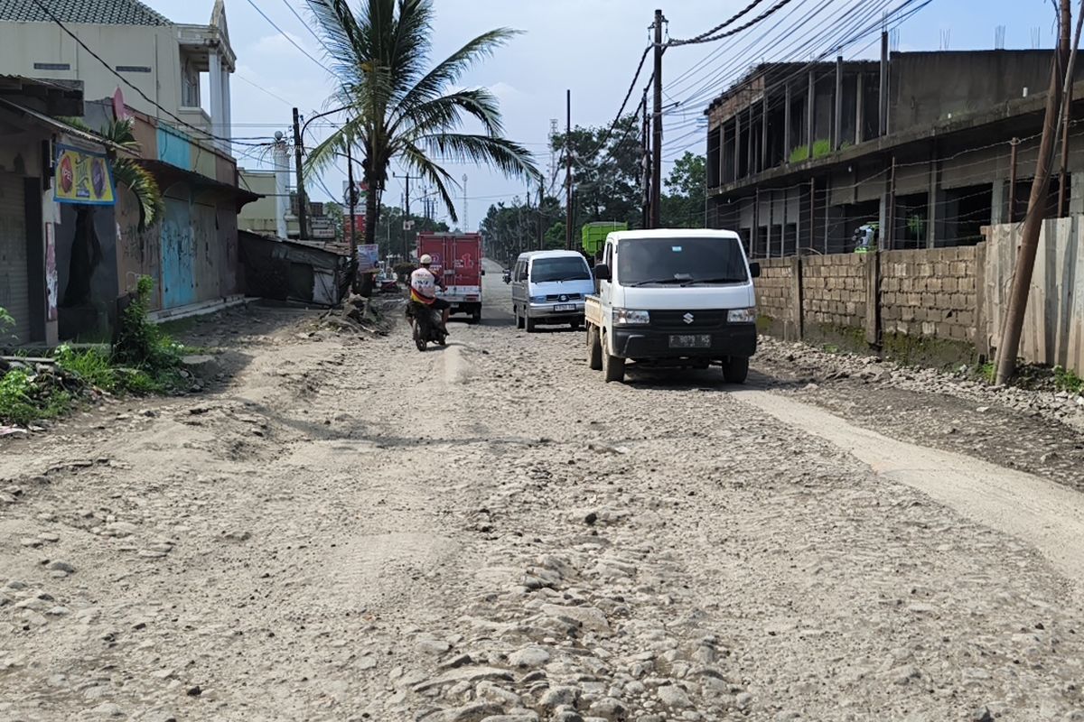 Jalan Rusak Parung Panjang: Bahaya, Kecelakaan Membanjiri Warga
