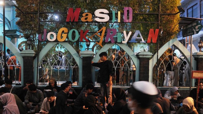 Masjid Jogokariyan: Akun Medsos Diblokir, Kisah Toleransi Terancam?