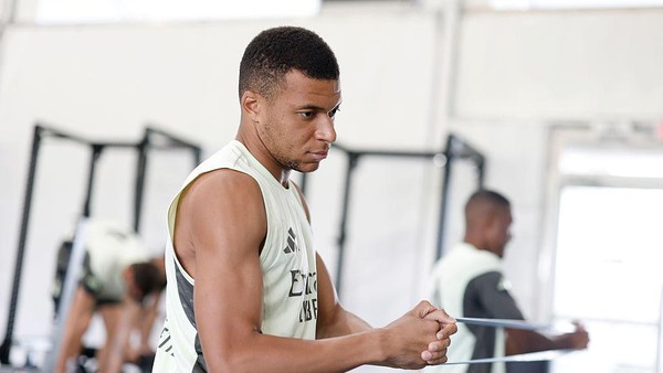 Mbappe Lebih Kurus, Comeback Latihan Setelah Sakit? Lihat Buktinya!