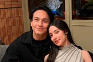 Pacaran Berjam-jam di Telepon? Tanda Posesif atau Cinta?