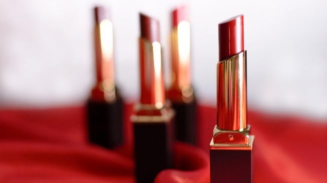 Rahasia Bibir Hitam? 5 Lipstik Sempurna, Tampil Percaya Diri