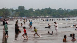Rahasia Liburan Pantai Anyer: Anti Macet Libur Sekolah