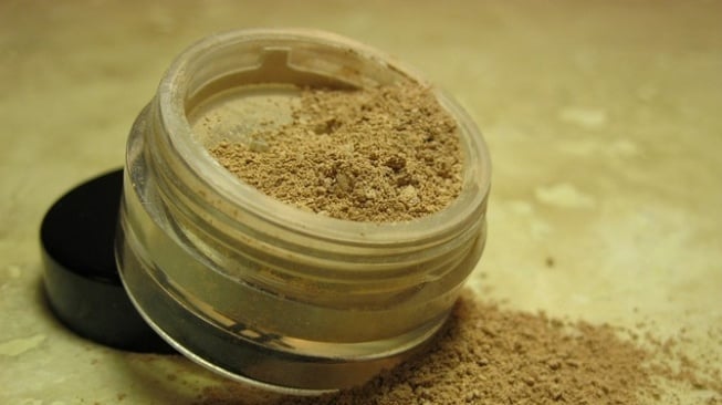 Rahasia Makeup Tahan Lama: 5 Bedak Tabur Terbaik