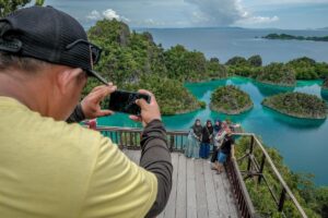 Raja Ampat: Video Viral WNA Marah, Ternyata Buatan AI?