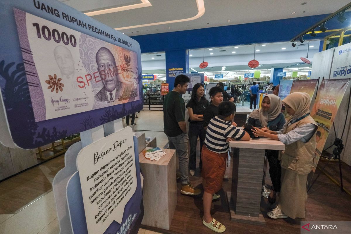 Rupiah Tertekan, Tembus Rp16.455 per Dolar AS Hari Ini