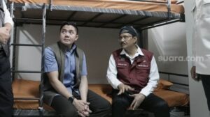 Seskab Uji Nyaman Sekolah Rakyat: Kasur & Kursi Aman?