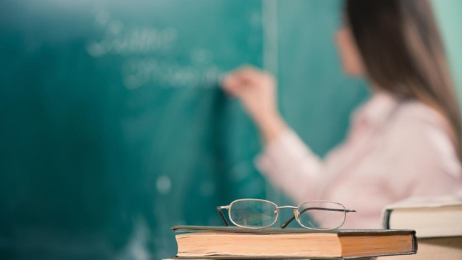 Usul PNS Guru: Pensiun 65 Tahun, Sejalan dengan Dosen