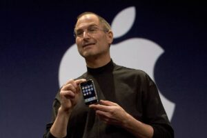 iPhone Pertama: Remeh, Tertawa, Tapi Kuasai Dunia