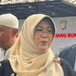 Dr. Tifa Tuntut Lihat Ijazah Asli Jokowi di Polda Metro