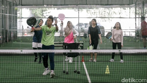 Padel: Panduan Lengkap Cara Bermain & Strategi Menang